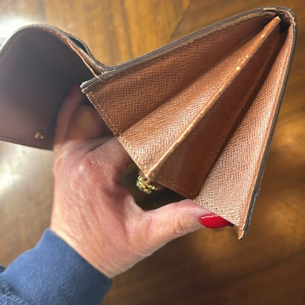 Louis Vuitton Sarah Wallet - Picture 8 of 14